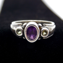 Vntg .925 Sterling Band Ring w Oval Purple Amethyst 2 Green Peridot Sz 6.25 3.9g - £18.68 GBP