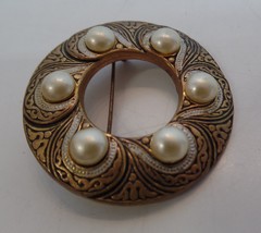 Vintage Damascene Round Brooch Faux Pearls Stamped Signed Spain Apx 1.5&quot; - £23.35 GBP