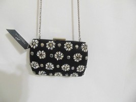 Adrianna Papell Small Vail Clutch CP212 $114 - $40.71 CAD
