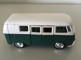 Welly Die Cast Volkswagen Micro Bus (1962) - $1.72