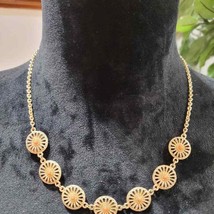 Banana Republic Womens Gold Tone Round Style Fashion Jewelry Necklace - £19.98 GBP