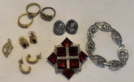 Lot of Vintage AVON Jewelry - £37.26 GBP