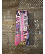 Ioni Glow In The Dark Eyeliner Stick Aurora Fuschia - $144.78 MXN