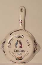 Vintage Norcrest Wall Pocket Frying Pan &quot;Kissin Don&#39;t Last Cookin Do&quot; Japan - £10.14 GBP