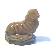 Wade Whimsy Figurine Vintage England Miniature Animal Sea Lion Otter Seal Golden - £7.85 GBP