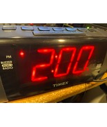 Timex T235 Double Alarm AM/FM Radio w/Jumbo Red Numbers *Pre-Owned/No Bo... - $29.94 CAD