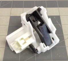 OEM Frigidaire Dishwasher Door Latch 111315040 - $39.55 OEM Frigidaire Dishwasher Door Latch 111315040 - $39.55