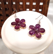 Amethyst colored Earrings Flower Daisy&#39;s Faceted Purple Glass Pierced - £6.86 GBP