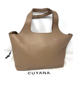 Cuyana System Tote Pebbled Leather  Cappuccino 13&quot; - $4,880.01 MXN