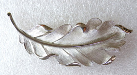 Trifari Crown Silver Tone Textured Oak Leaf Brooch Pin - £15.78 GBP