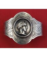 Medallion by Unknown Coin Silver Napkin Ring 2 1/2&quot; x 1&quot; .8 ozt. - $6,266.53 MXN