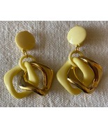 VTG vintage clip earrings, vintage mola earrings, clip earrings, acrylic - $16.25 CAD