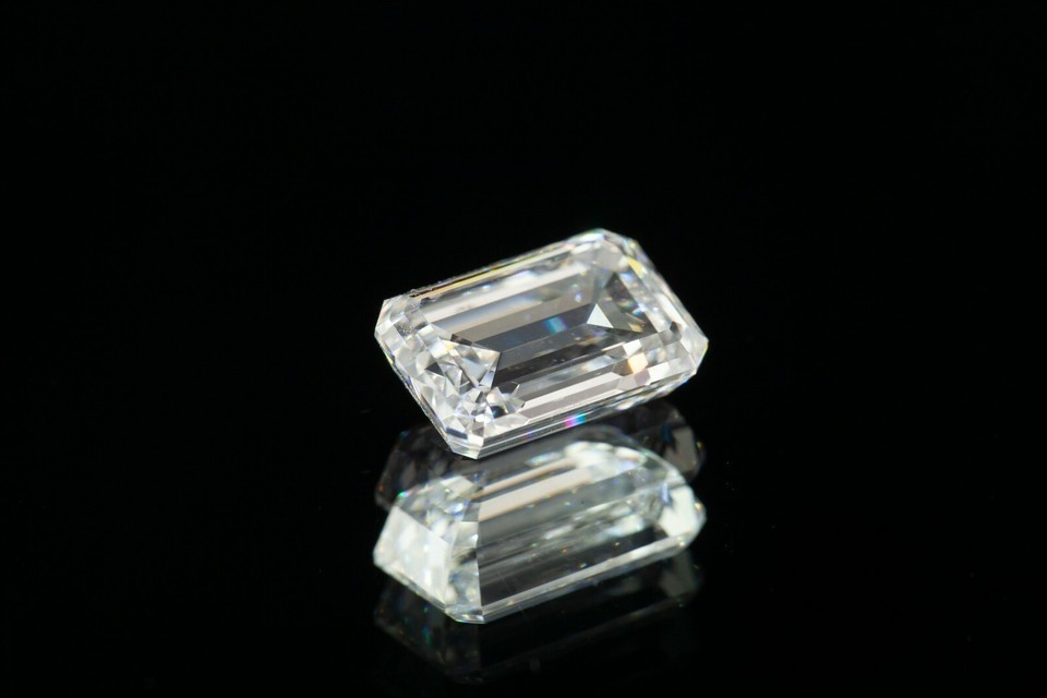 5.51 Carat Cvd Faux Diamonds Grown Emerald Cut Diamond F VS2 Igi Certified-
s... Item image 4