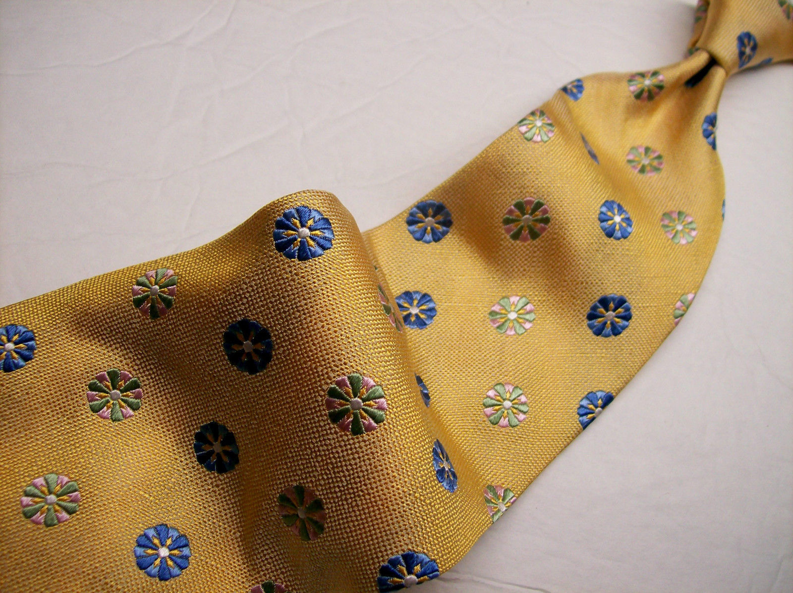 JOS A BANK Yellow TEXTURED Blue SPINNERS  Mens 100 Silk  Necktie  446 - $17.99