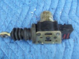 1987 CHEVY CAPRICE ESTATE WAGON RIGHT FRONT DOOR LOCK ACTUATOR OPENER US... - $1,103.53 MXN