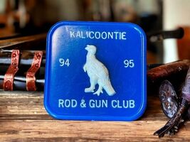 KALICOONTIE Rod &amp; Gun Club Plastic Pheasant  Pin Button Columbia County ... - $9.87
