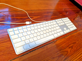 Apple A1243 Wired Keyboard 2007 usb numeric keypad aluminum slim metal U... - £7.77 GBP