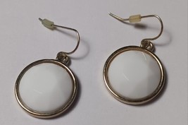 Vintage Goldtone Cabochon Dangle Pierced Earring 1&quot; - $146.48 MXN