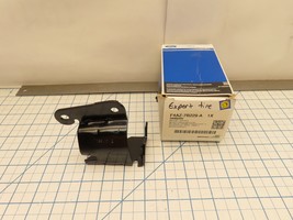 Ford F4AZ-7B229-A Transmission Shift Cable Bracket - $812.15 MXN