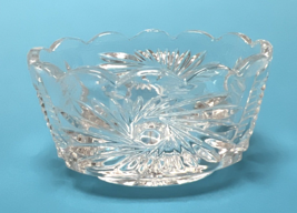 Beautiful Oval Pinwheel &amp; Scalloped Edge Pressed Glass Open Salt Dip 2 3/8 - $14.36