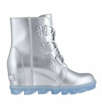 Disney x Sorel Youth Joan of Arctic Wedge Frozen Boots Pure Silver Size 4 - £58.65 GBP