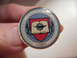 1989 Pennsylvania College of Technology Round Label Pin Metal - $7.99