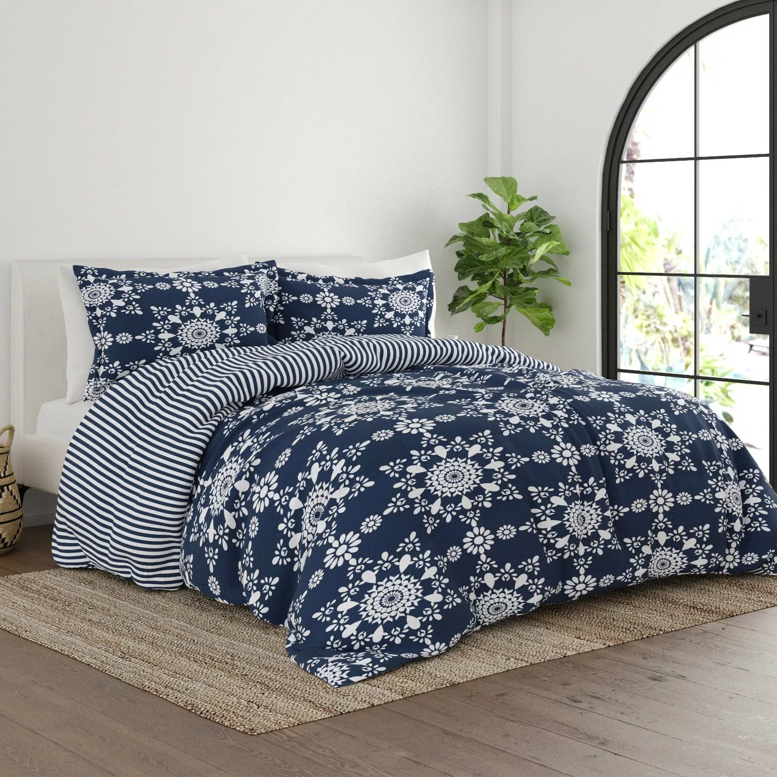 Kaycie Gray Ultra Soft Daisy Medallion Reversible Down-Alt Comforter- Queen/Full - £41.86 GBP