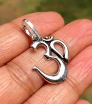 925 Silver Hindu Religious Aum Om Pendant, Charm, 2.45 gm, 28 mm, Free Ship - €20,33 EUR