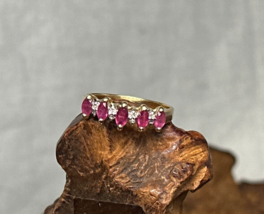 14k Yellow Gold Ring 2.32g Fine Jewelry Size 6.25 Ruby and Clear Color Stones - £149.77 GBP