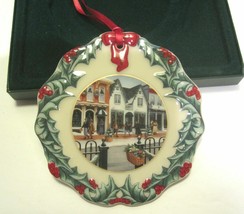Longaberger Collector&#39;s Club Christmas Ornament 1998 Shopping on Main Street  - £15.92 GBP