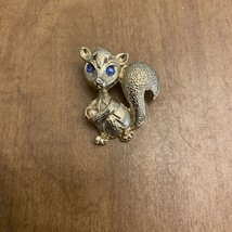 VTG Pin Broach Squirrel Blue Eyes Silver Tone Holding Nut - $10.80
