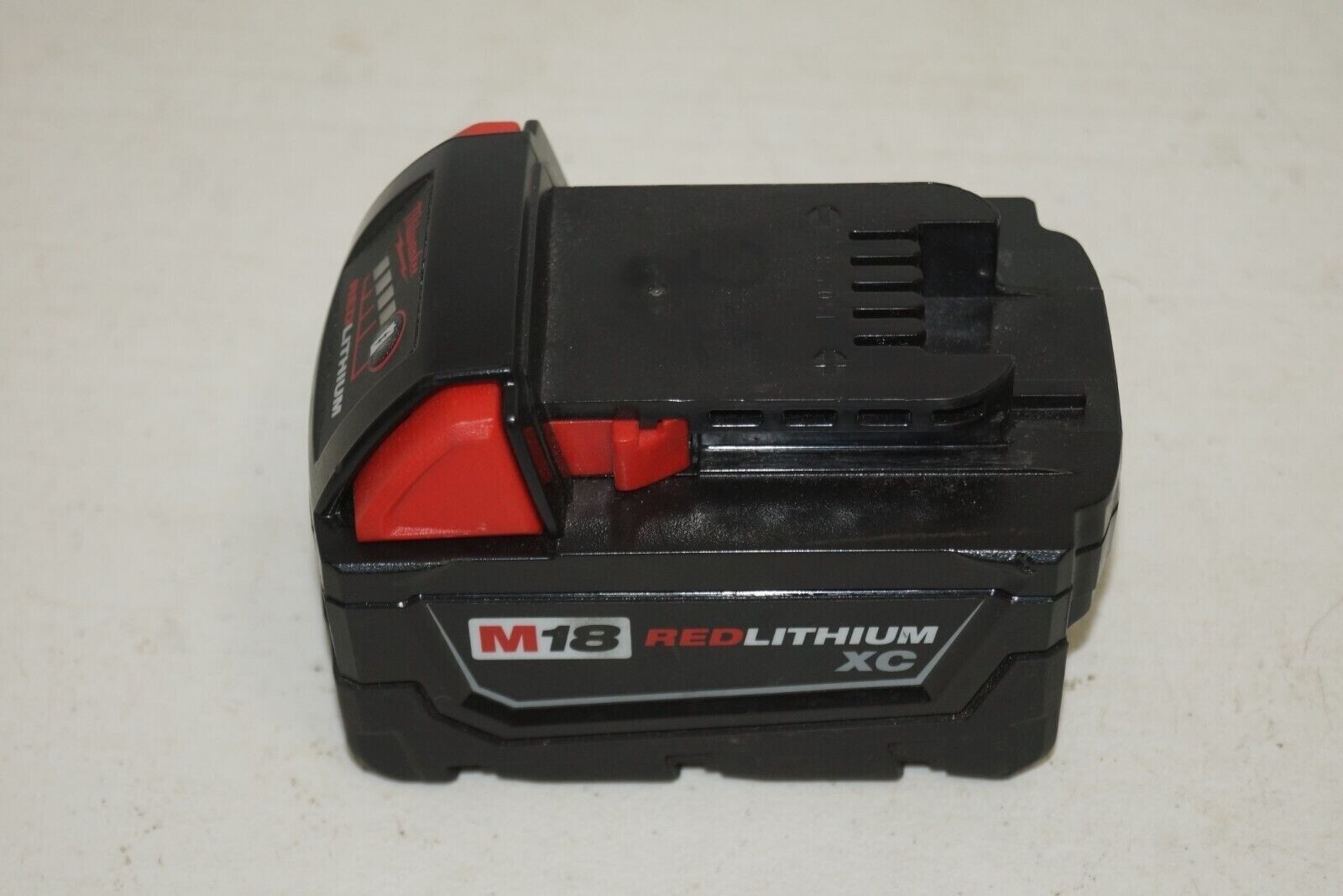 FOR PARTS NOT WORKING - Milwaukee 48-11-1828 M18 Red Lithium-Ion 3.0 Ah Battery Item image 5
