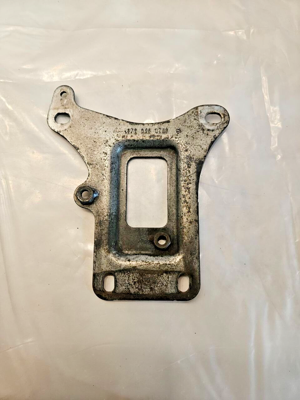 2018-2023 FREIGHTLINER CASCADIA DETROIT DIESEL DD15 BRACKET A4720960740 OEM - $32.41