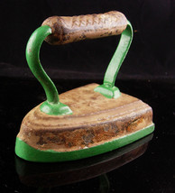 Antique green Sad Iron - cast iron door stop - vintage ironing device - flat iro - £75.93 GBP