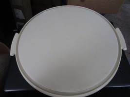 Tupperware 1256-5 Cake Keeper Replacement Base ONLY - $16.82