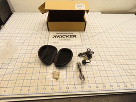 GM 19368028 Bluetooth Earbuds made by Kicker Case is Scuffed - $818.44 MXN