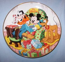 7 Disney Christmas Plates-1991 to 1997-8 1/2 inches-Good Condition - £74.69 GBP