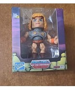 MOTU_The Loyal Subjects Action Vinyls He-Man  in Battle Armor - $179.32 MXN