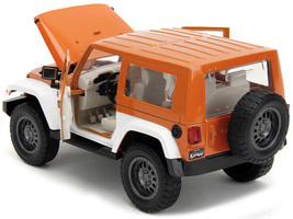 2017 Jeep Wrangler Orange Metallic and White and Orange M&amp;M Diecast Figu... - £41.15 GBP