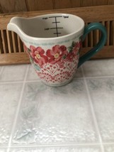 the pioneer woman stoneware 4 cup measuring cup Red Floral Turquoise Handle - £18.39 GBP