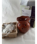 Taro Scentsy Warmer Brown Cinnamon Colored Ribbed with Light in Original... - $20.33 CAD