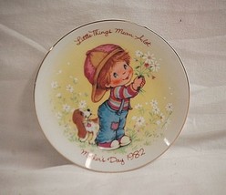 Vintage Mother's Day 1982 Avon Collectors Plate Gold Rim Little Things Mean Alot - £7.93 GBP