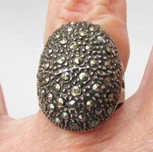 Large 1980s Vintage Sterling Silver &amp; Marcasite Black DOME Ring Sz. 7 - $27.67