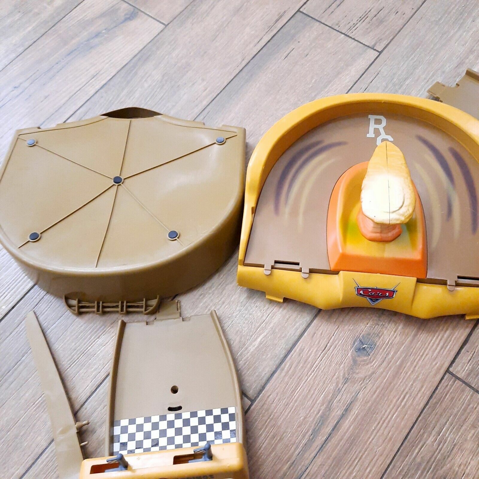 Disney Store Cars Lightning McQueen Radiator Springs Track launcher ...