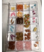 Lampwork glass, floral pieces, over 200 PCs, in plastic case - $468.94 MXN
