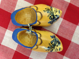   Minatare  Vintage Collectable Made In Holland 2.75 Inch By 1 Inch Wooden Shoes - £7.11 GBP