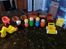 FISHER PRICE FAMILY LITTLE PEOPLE BED TABLE SEAT DOG MOM SINK STROLLER W... - $42.54