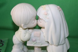 Precious Moments Enesco Sealed With A Kiss 1992 Figurine 524441 - £19.54 GBP