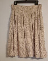 Nine West Beige Lasercut A Line Skirt Knee Length Flowy Size 4 - $238.64 MXN