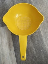 Vintage Tupperware Strainer Colander 1200-3 Yellow 1 Quart With Handle Hang Hole - £9.27 GBP